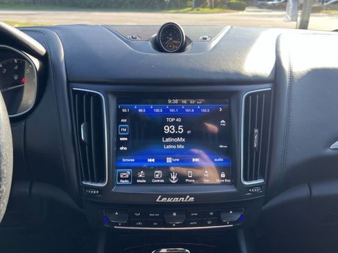 Used 2017 Maserati Levante w/ Luxury Package image 26