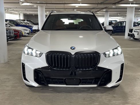 New 2026 BMW X5 sDrive40i w/ M Sport Package image 2