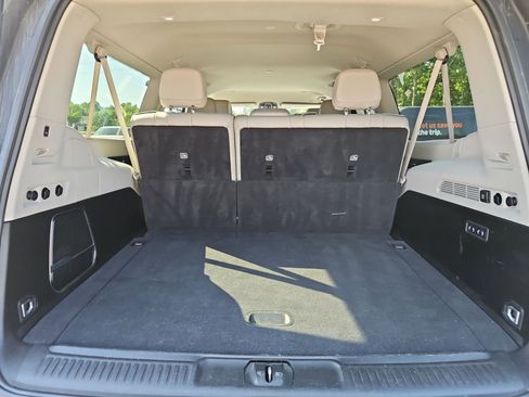 Used 2024 Jeep Wagoneer L Series II w/ Flexible Seating Group AWD/4WD image 19