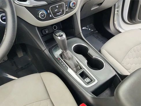 Used 2018 Chevrolet Equinox LS FWD image 33
