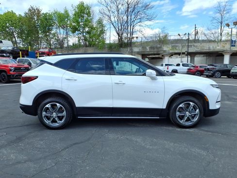 Used 2023 Chevrolet Blazer LT AWD/4WD image 2