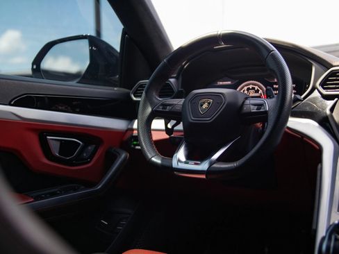 Used 2019 Lamborghini Urus AWD/4WD image 61