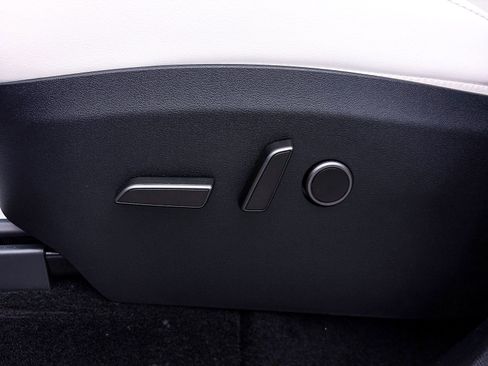 Used 2024 Tesla Model Y Performance AWD/4WD image 27