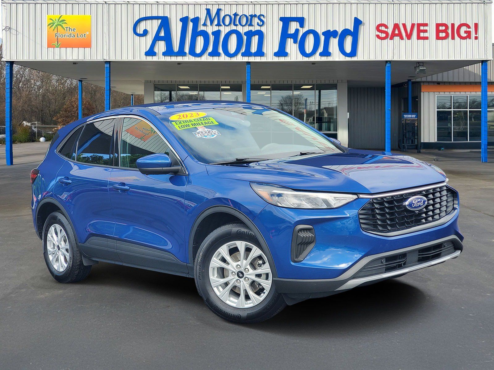 Used 2023 Ford Escape Active w/ Tech Pack #2 AWD/4WD image 1
