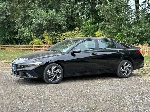 Certified 2025 Hyundai Elantra Sport FWD image 27