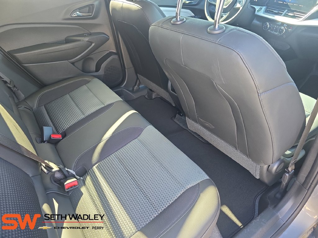 New 2026 Chevrolet Trax LT w/ Midnight Edition FWD image 11