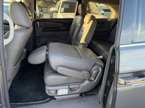 Used 2015 Honda Odyssey Touring Elite image 10