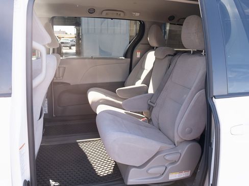 Used 2020 Toyota Sienna LE image 15
