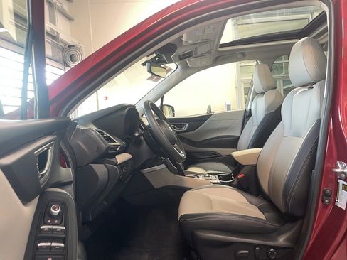 Used 2022 Subaru Forester Limited image 8