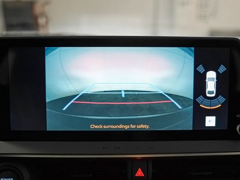 Used 2025 Toyota Prius Plug-In Hybrid image 21