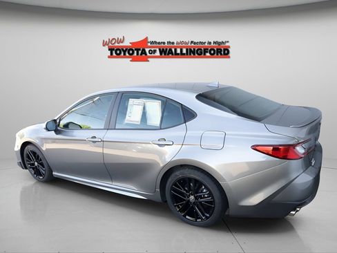 Used 2025 Toyota Camry SE FWD image 6