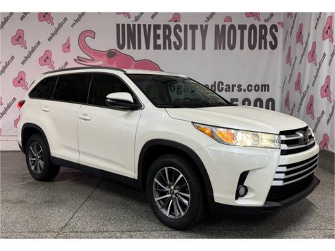 Used 2019 Toyota Highlander XLE image 3