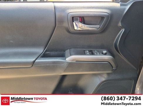 Used 2017 Toyota Tacoma TRD Sport w/ Tow Package (A/T) AWD/4WD image 32