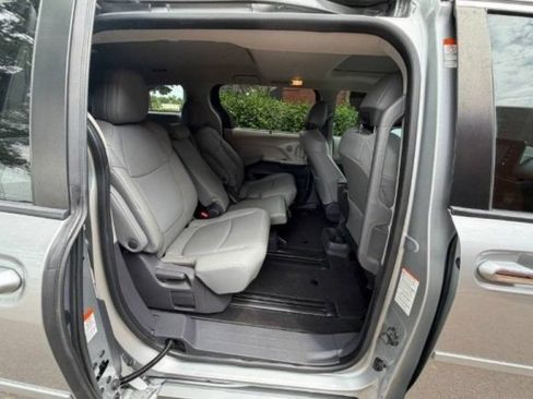 Used 2021 Toyota Sienna XLE w/ XLE Plus Package FWD image 14