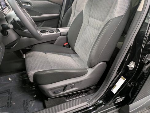 Used 2023 Nissan Rogue SV image 9