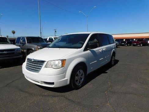 Used 2010 Chrysler Town & Country LX image 3