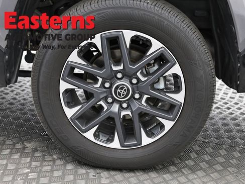 Used 2024 Toyota Tundra Limited AWD/4WD image 37