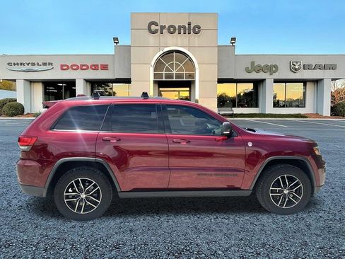 Used 2017 Jeep Grand Cherokee Trailhawk w/ Trailhawk Luxury Group AWD/4WD image 2