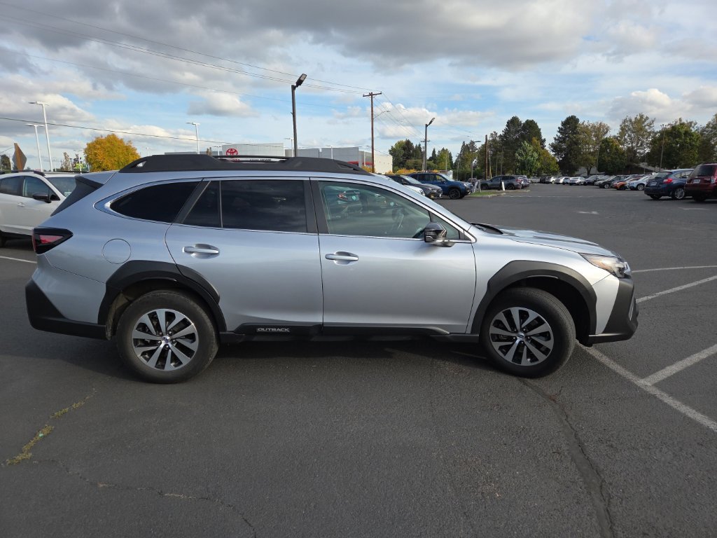Used 2025 Subaru Outback Premium AWD/4WD image 8