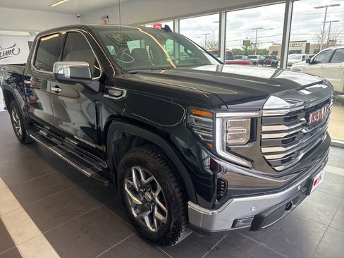 Used 2025 GMC Sierra 1500 SLT image 1