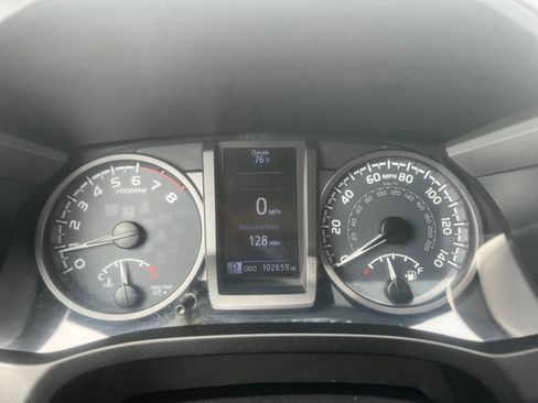 Used 2016 Toyota Tacoma TRD Sport image 11