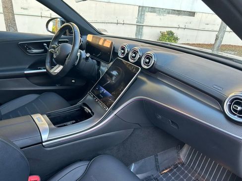 Used 2025 Mercedes-Benz C 300 4MATIC Sedan image 38