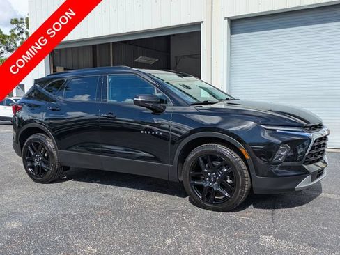 Used 2023 Chevrolet Blazer LT FWD image 2