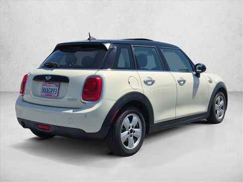 Used 2018 MINI Cooper 4-Door Hardtop FWD image 5