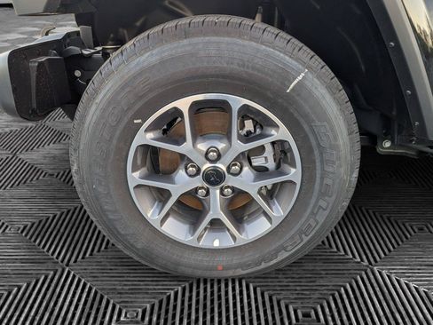 New 2025 Jeep Gladiator Sport AWD/4WD image 9