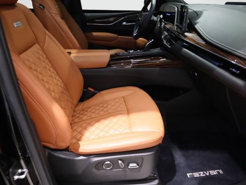 Used 2024 Cadillac Escalade Premium Luxury AWD/4WD image 14