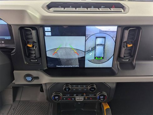 Used 2023 Ford Bronco Badlands image 22