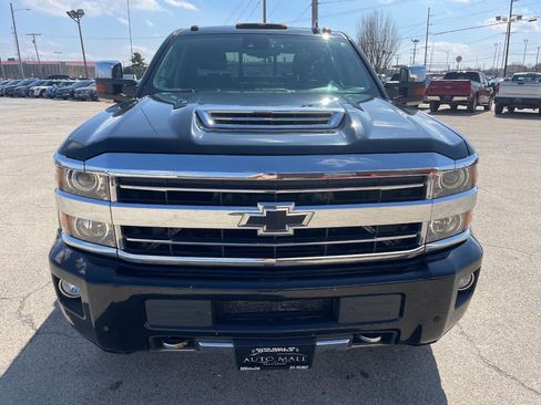 Used 2018 Chevrolet Silverado 2500 High Country w/ Duramax Plus Package image 9