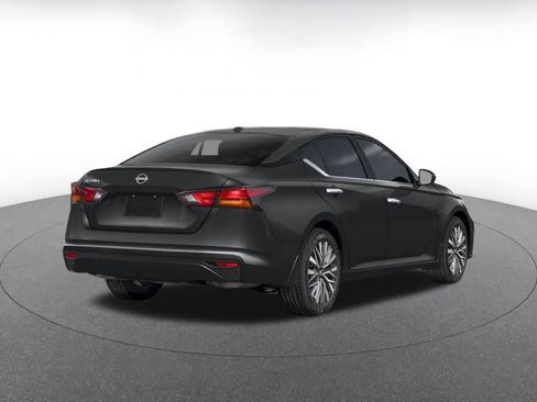 Used 2025 Nissan Altima 2.5 SV FWD image 2