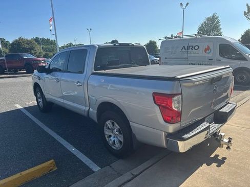Used 2017 Nissan Titan SV RWD image 9
