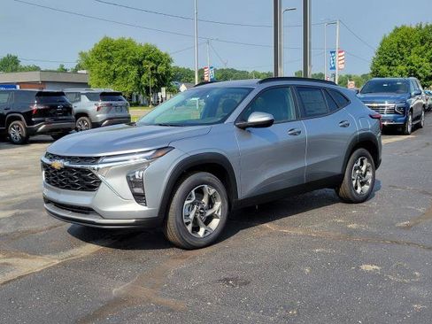 New 2026 Chevrolet Trax LT w/ Sunroof Package FWD image 4