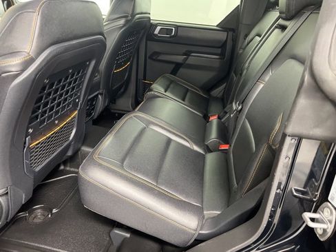 Used 2024 Ford Bronco Badlands image 10
