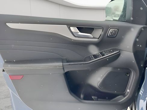 New 2026 Ford Escape SE w/ PHEV Premium Package FWD image 23