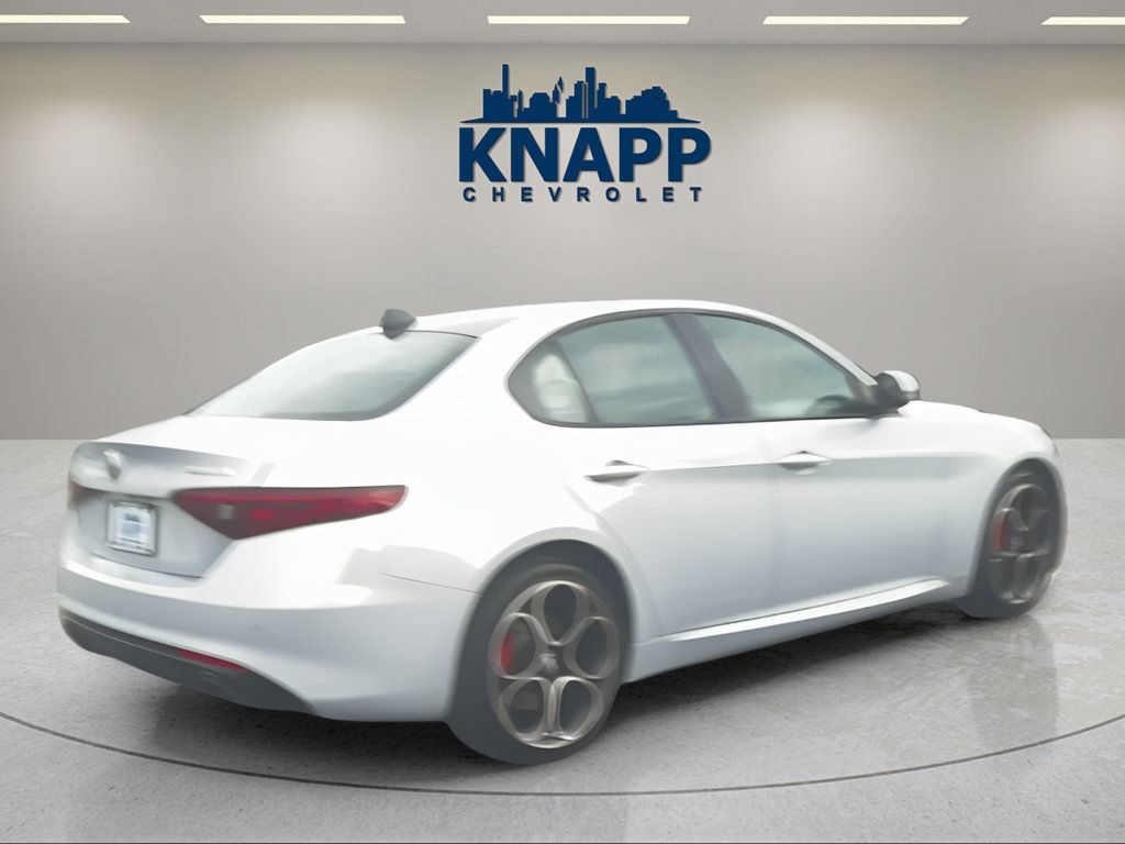 Used 2022 Alfa Romeo Giulia Ti AWD/4WD image 5