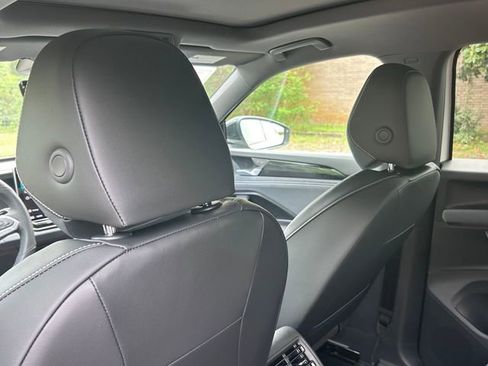 New 2026 Volkswagen Tiguan SE R-Line FWD image 20