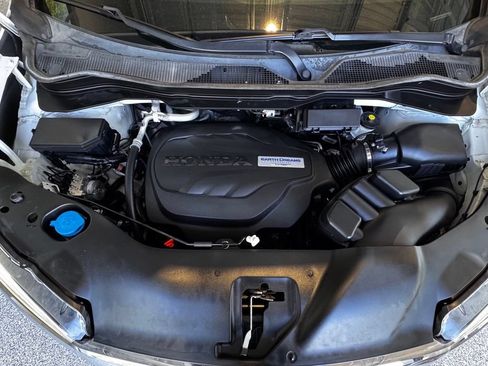 Used 2017 Honda Pilot Touring image 14