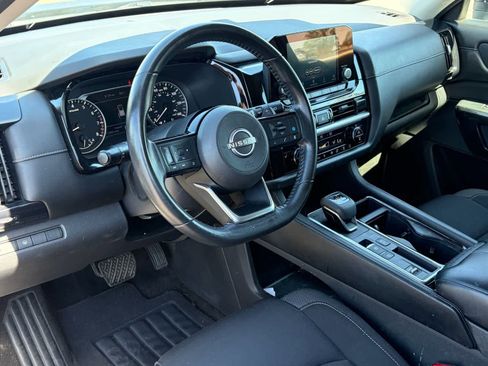 Used 2023 Nissan Pathfinder SV FWD image 10