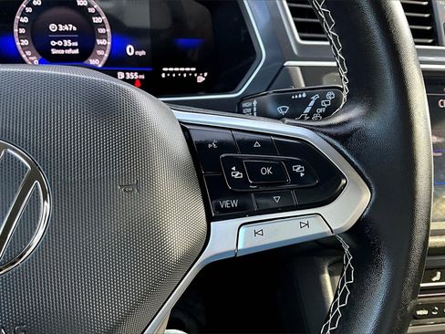 Used 2024 Volkswagen Tiguan SE image 19