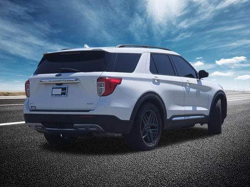 Used 2020 Ford Explorer XLT w/ Equipment Group 202A RWD image 19