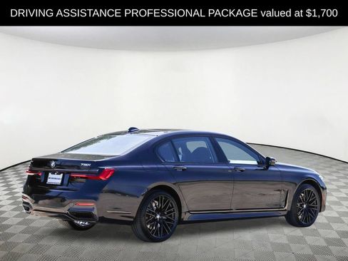 Used 2022 BMW 750i xDrive w/ Executive Package AWD/4WD image 4