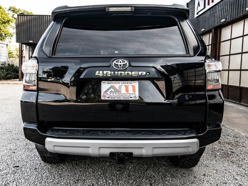 Used 2017 Toyota 4Runner TRD Off-Road image 9