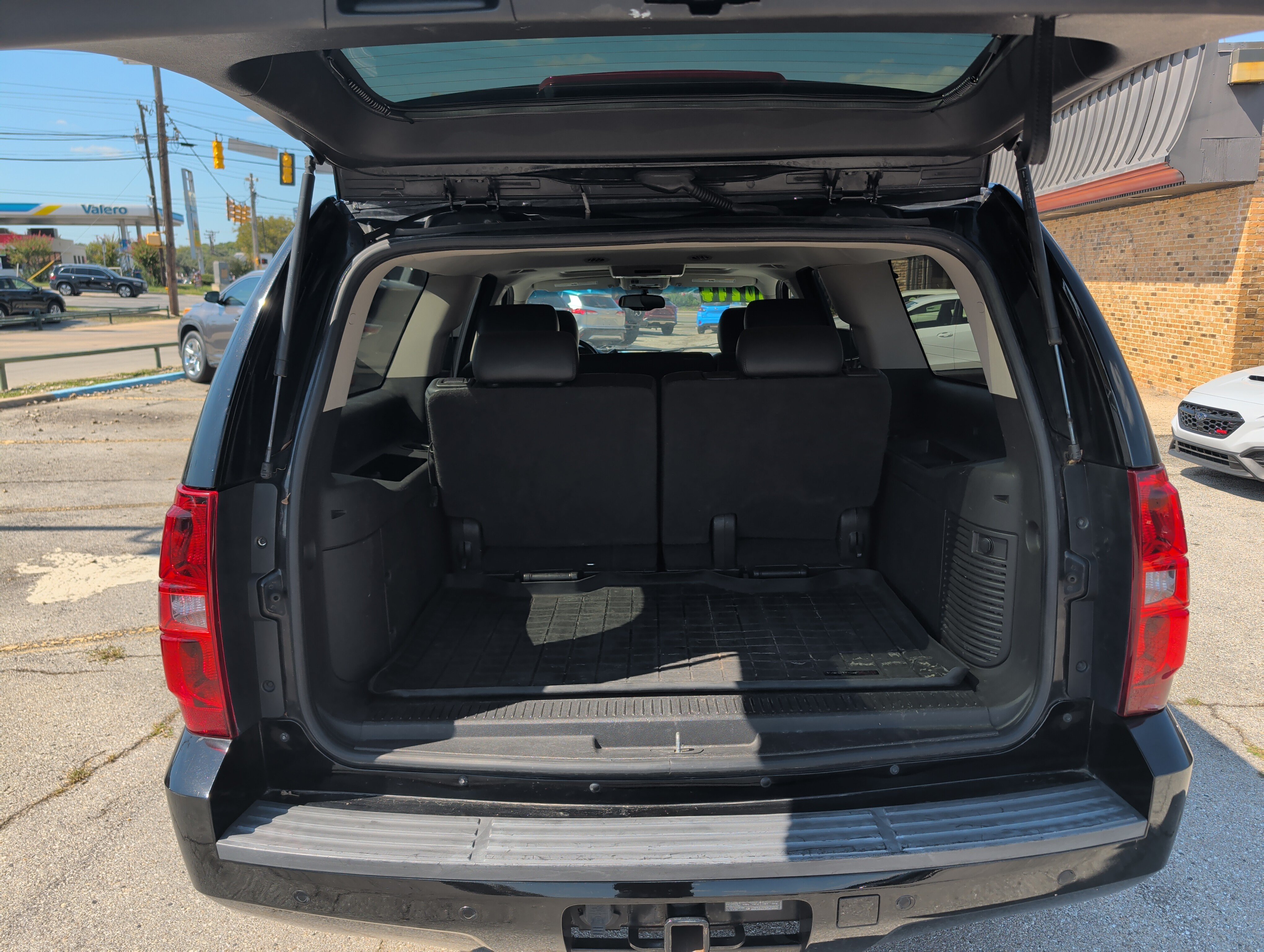 Used 2010 Chevrolet Suburban LT AWD/4WD image 27