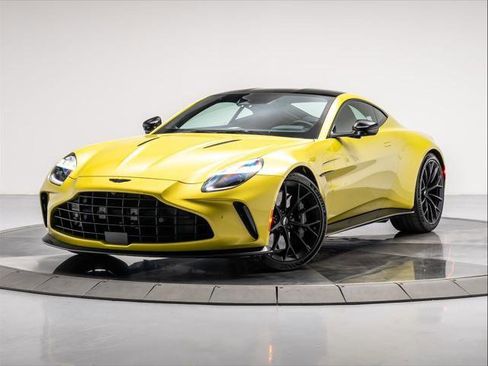 Used 2025 Aston Martin V8 Vantage Coupe image 15