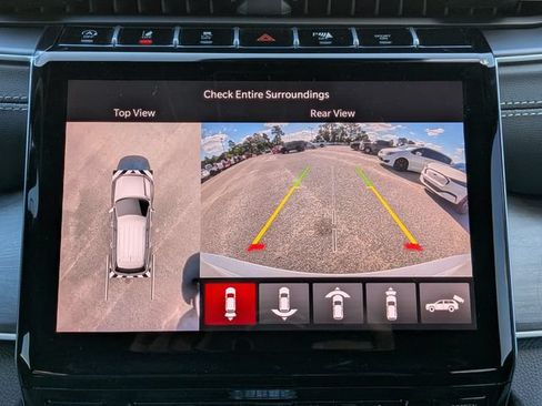 Used 2025 Jeep Grand Cherokee Limited w/ Luxury Tech Group II RWD image 18