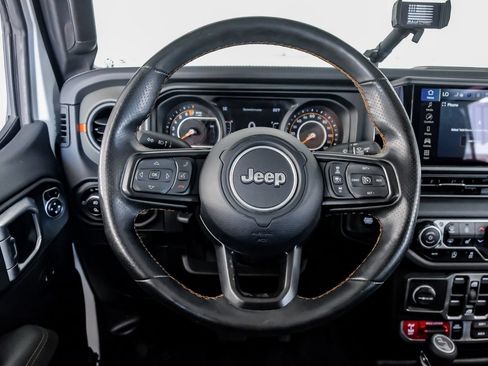 Used 2024 Jeep Gladiator Mojave w/ Convenience Group AWD/4WD image 15