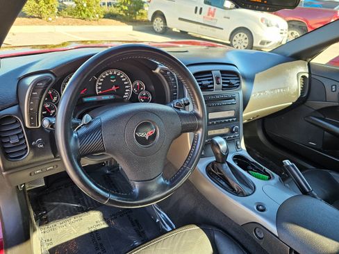 Used 2006 Chevrolet Corvette Convertible w/ Preferred Equipment Group image 17